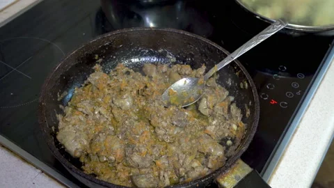 Stew the liver in a pan Video stock 145059560