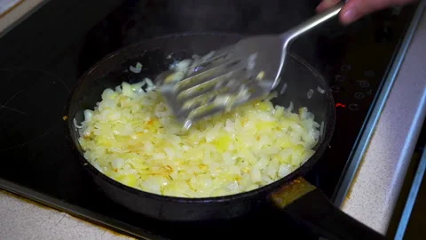 Stew onions in a pan 스톡 동영상 151067726