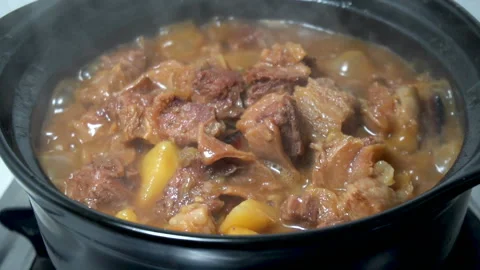 Stewed beef with casserole Vídeo Stock 149674815
