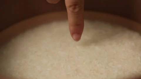 Stewed rice in pressure cooker (5) Stock Footage 202234403