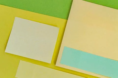 Stickers for notes in the office to learn yellow and green background Foto stock