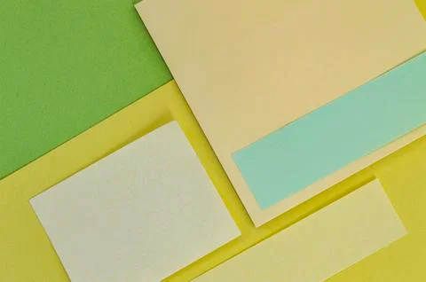 Stickers for notes in the office to learn yellow and green background copy sp Foto stock