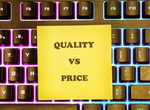 A sticky note on a computer keyboard shows the words quality and price. This  Фото
