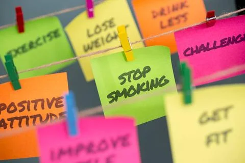 Sticky note with message stop smoking hanging on rope Sticky note with imp... Stock Photos
