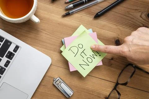 Sticky Note with Motivational Message Do It Stock Photos