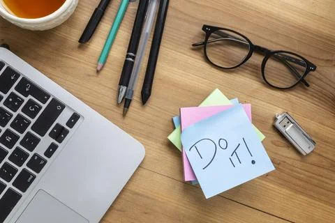 Sticky Note with Motivational Message Do It Stock Photos