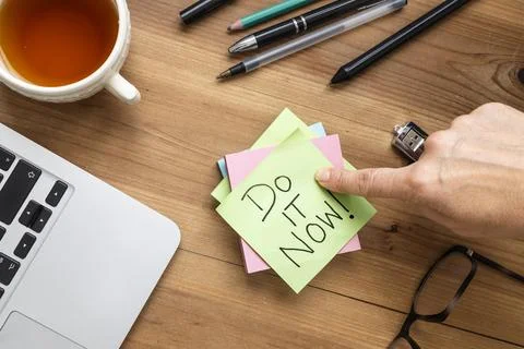 Sticky Note with Motivational Message Do It Stock Photos