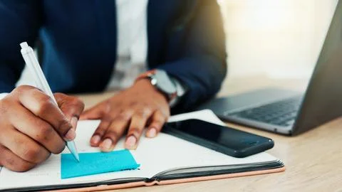 Sticky note, notebook and hands of businessman in office writing informatio.. 스톡 사진