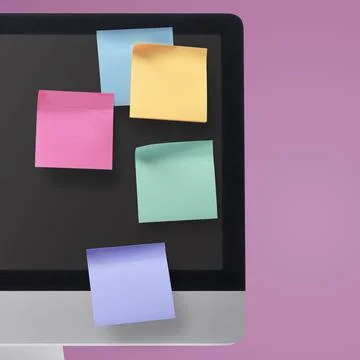 Sticky notes on the computer screen Foto stock