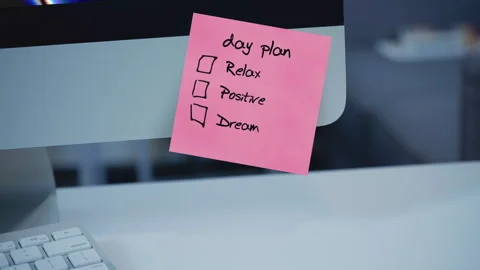 Sticky notes. Day plan. The inscription on the sticker on the monitor. Message. Video stock 130494380