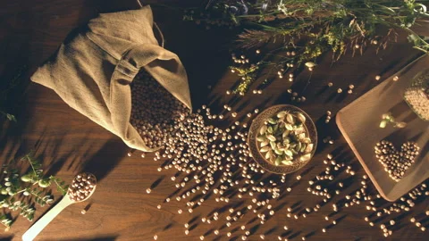 Still life with chickpeas on the table. Видео 87101687