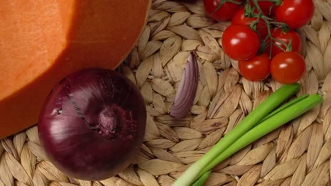 Still life with pumpkin, cherry tomatoes, red onions and green onions Vídeos de archivo 146967682