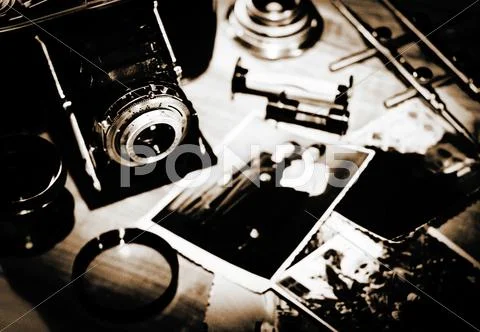 Still life. vintage stylized lithprint with retro photo camera and old photos Stock-Fotos