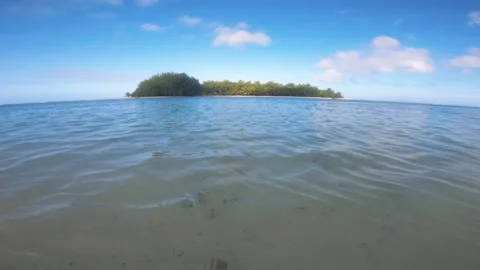 Still view look out to Koromiri islet from Muri beach during blue sky good weath Stock Footage 252178858