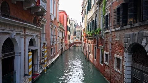 Still View of Quiet Venice Water Alley Canal Vídeo Stock 339221568