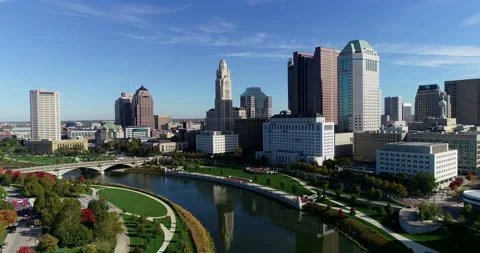 Still waters of the Scioto River Video stock 146873356