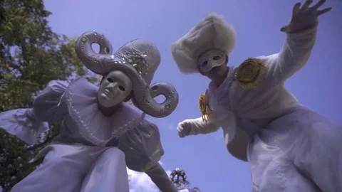 Stilt-walkers in park Stock Footage 81927670