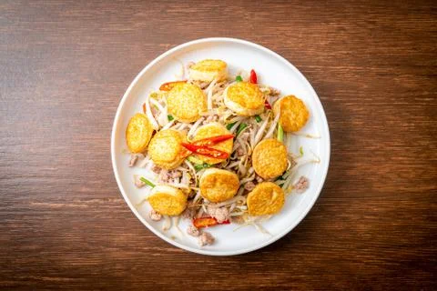 Stir-fried bean sprout, egg tofu and minced pork Stock-Fotos