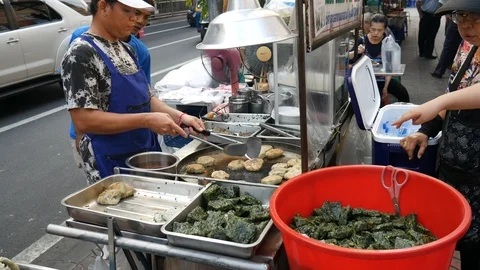 Stir-fried Chinese Chive Dumpling, Thailand's street food Stock-Footage 106191705