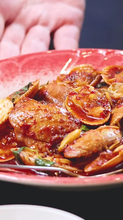 Stir Fried Clams with Chilli Paste Stock Footage 304846733
