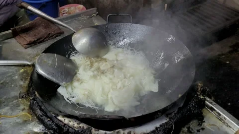 Stir fried flat rice noodle, popular Chinese street food in Penang, Malaysia. Stock Footage 237909397