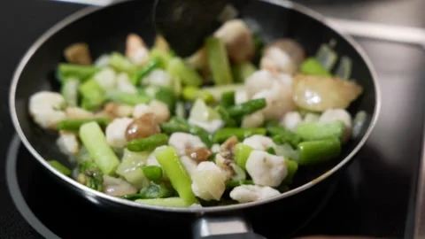 Stir fried mixed vegetables Stock Footage 339959660