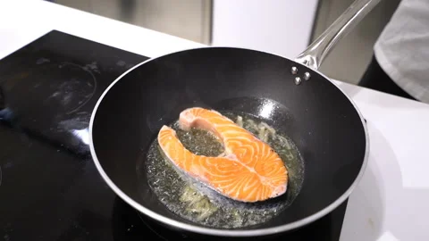 Stir-fried salmon 動画素材 142640961