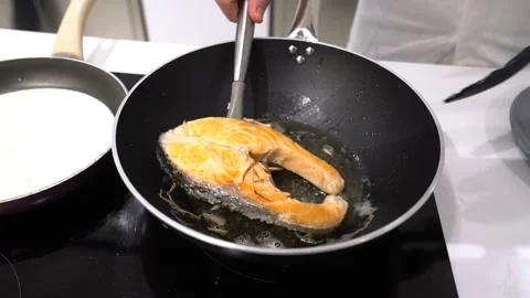 Stir-fried salmon 動画素材 142694366