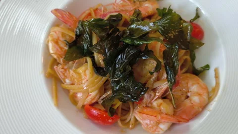 Stir-fried spaghetti with shrimp Stock-Footage 297276592