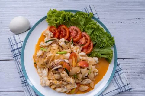 Stir-fried squid with salted egg yolk, onion, spring onion and Chili pepper o Stock Photos