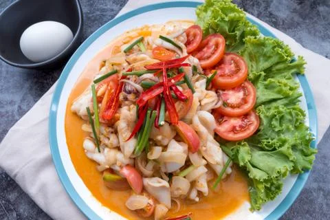 Stir-fried squid with salted egg yolk, onion, spring onion and Chili pepper o Stock Photos