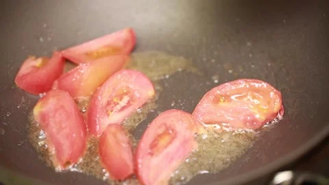 Stir fried tomato slices (4) Stock Footage 202160185