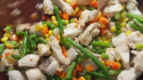 Stir vegetable and chicken dish with wooden spatula. Video stock 264504255