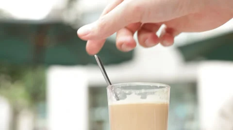 Stirring coffee 库存影片 32703282