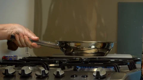 Stirring the frying pan Stock-Footage 128001526