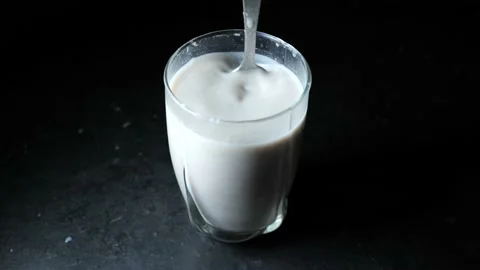 Stirring Milk using A Spoon 库存影片 134997101