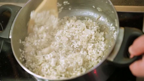 Stirring risotto in pan during cooking 库存影片 82496447