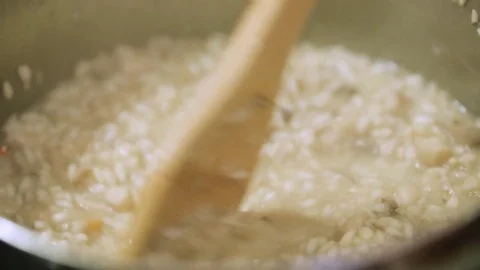 Stirring risotto in pan during cooking 库存影片 82543225