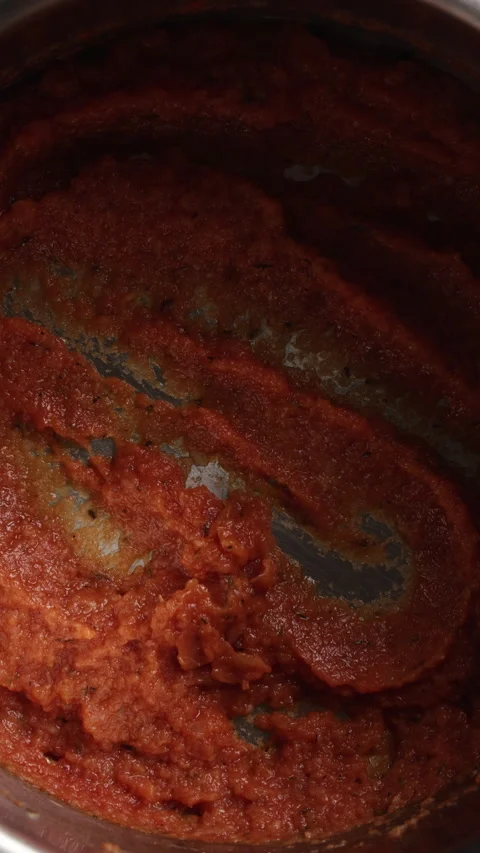 Stirring Thick Tomato Sauce Close Up Видео 329889470