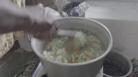 Stirring Vegetable Soup in Large Pot in Traditional Kitchen Vídeos de archivo 332579159