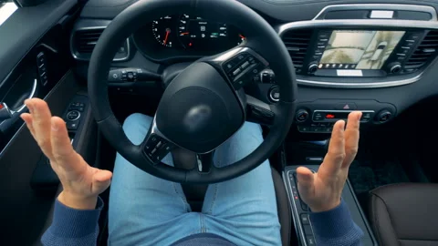 Stirring wheel is revolving without being moved by the driver. Self-driving Video stock 101183818