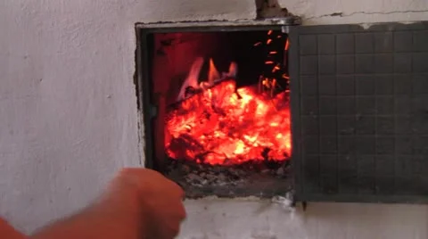Stirs the coals in the stove Vídeo Stock 12410776