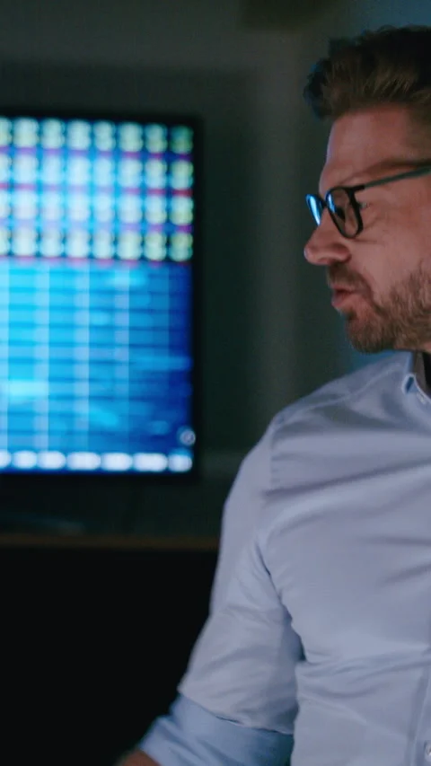 Stock market analyst working in front of computer screen Stock Footage 289729106