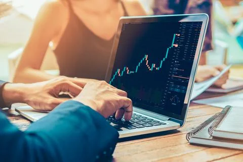 Stock market data chart analysis by ingenious computer software Foto stock