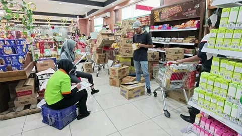 Stock taking processs inside a supermarket Stock Footage 286917853