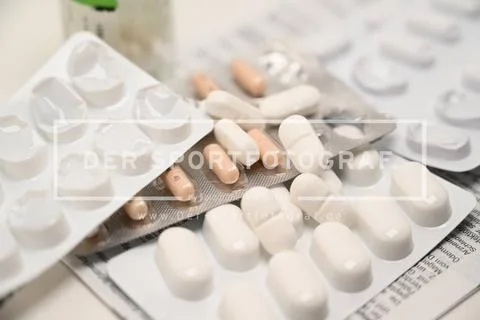  Stock- und Symbolbilder I 10.11.2023 Medikamente / Tabletten gegen Corona... Stock Photos