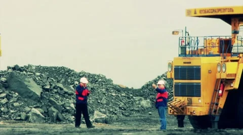 Stock Video Footage Mining Dump Truck loading excavator heavi track 库存影片 8558247