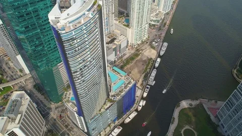 Stock video high elevation shot Downtown Miami on the river Stockbeeldmateriaal 83651661