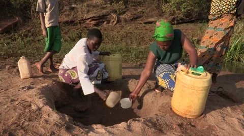Kenya: Water from Sand During the Drought Stock-Footage 8778341