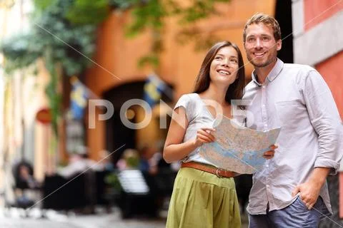 Stockholm tourists couple with map in Gamla Stan Stock Photos